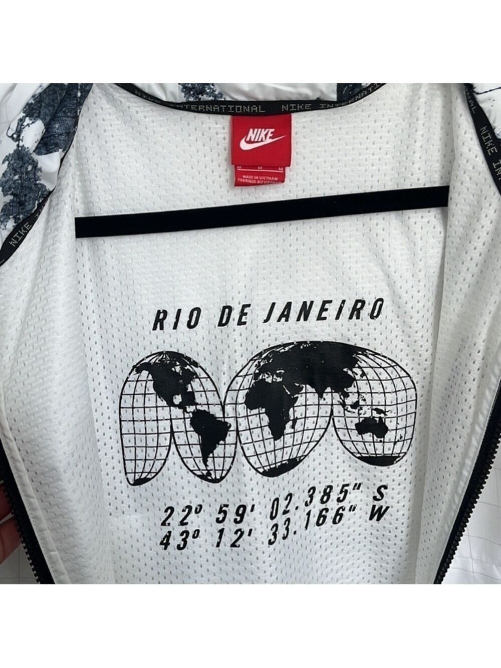 NIKE SPORTSWEAR INTERNATIONAL JACKET - Picture 6 of 6